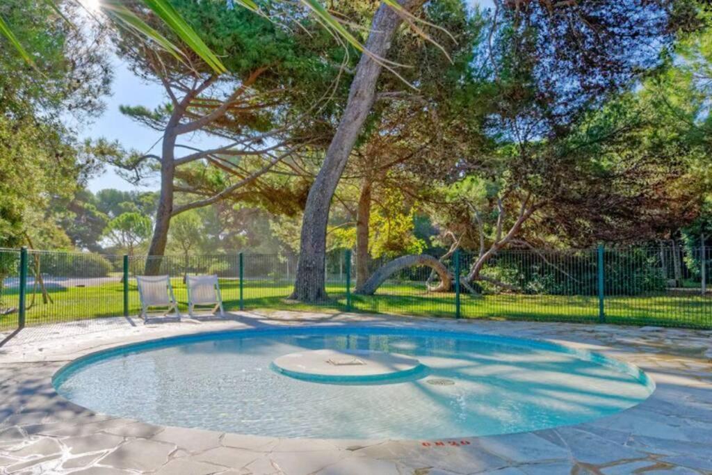 Appartement En Residence Privee, Face A La Mer Avec Acces Direct Plage Hyères Buitenkant foto