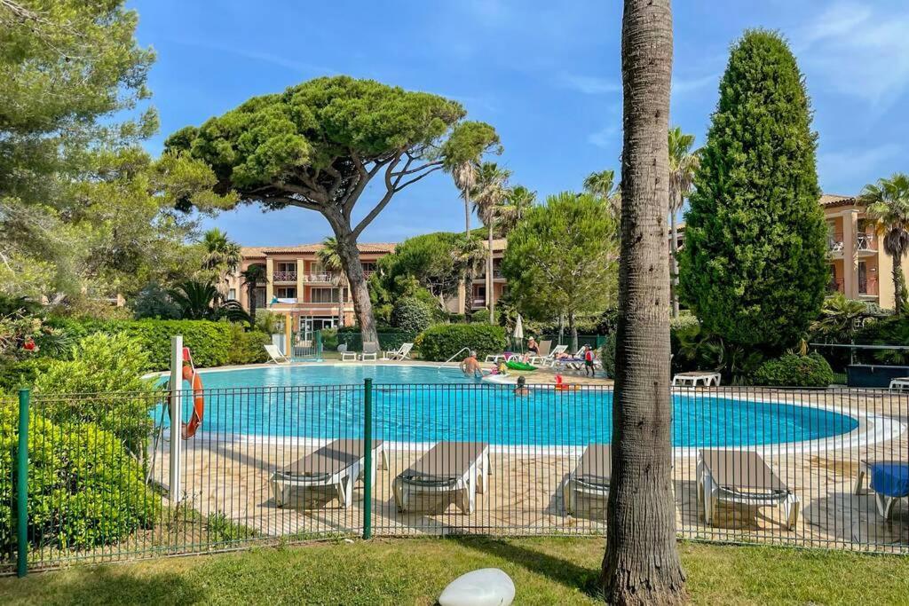 Appartement En Residence Privee, Face A La Mer Avec Acces Direct Plage Hyères Buitenkant foto